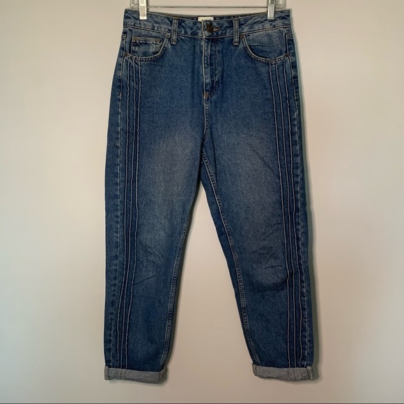 BDG Denim - Women’s BDG Urban Outfitters medium wash mom jeans size 28